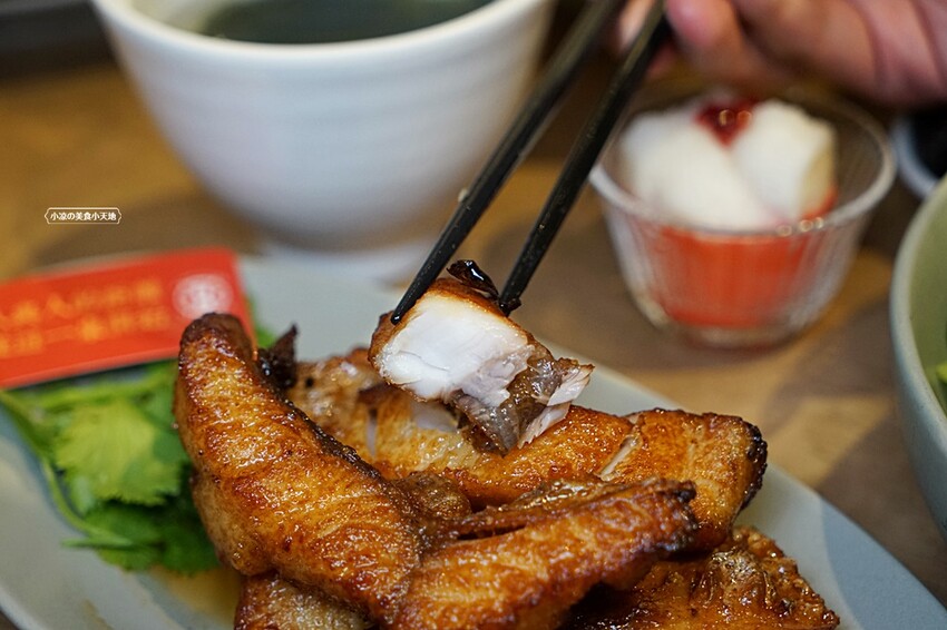 有春茶館｜超浮誇芒果冰開賣囉！還有不少新菜上市，必點糖醋燻鱸魚、青花椒牛小排板條、椒鹽鴨頭鴨翅，聚餐