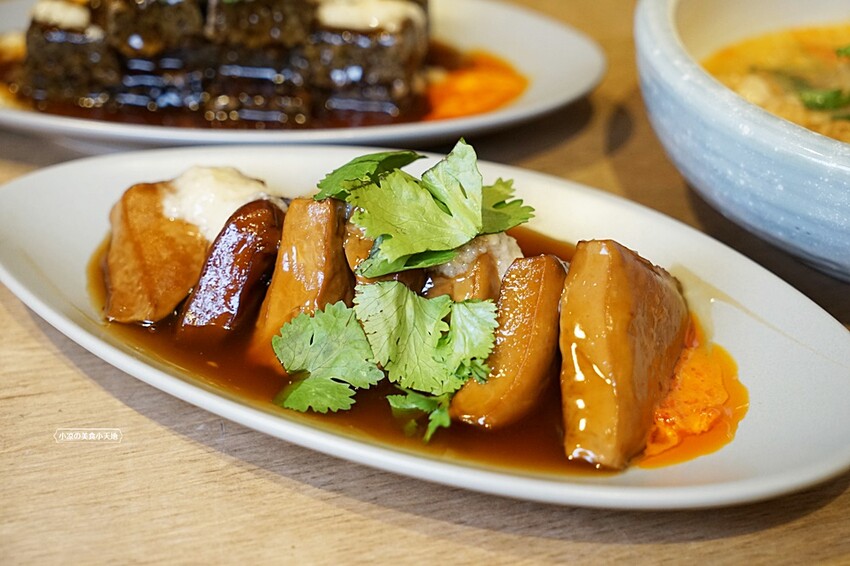 有春茶館｜超浮誇芒果冰開賣囉！還有不少新菜上市，必點糖醋燻鱸魚、青花椒牛小排板條、椒鹽鴨頭鴨翅，聚餐