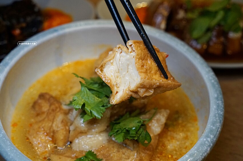 有春茶館｜超浮誇芒果冰開賣囉！還有不少新菜上市，必點糖醋燻鱸魚、青花椒牛小排板條、椒鹽鴨頭鴨翅，聚餐