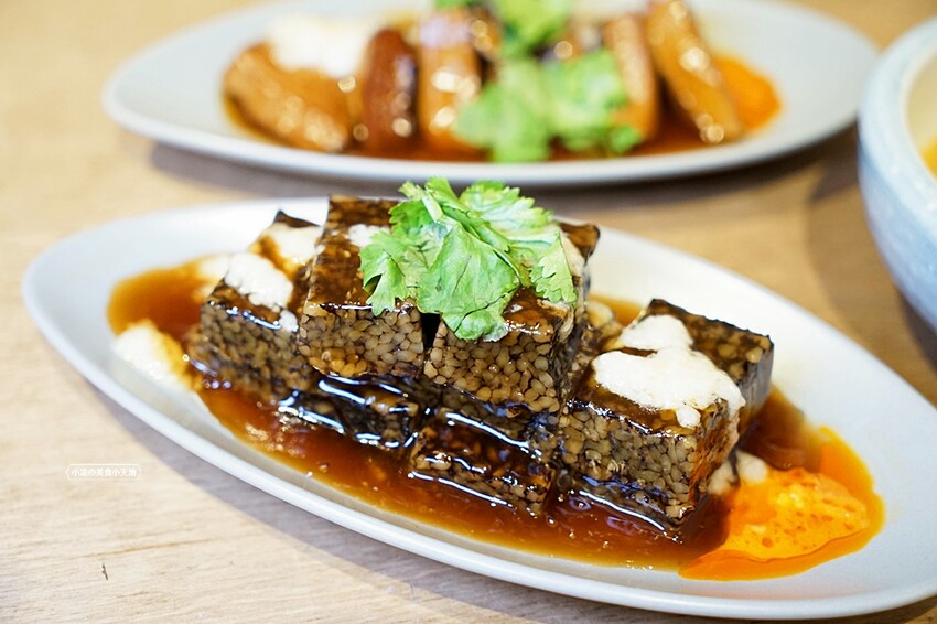 有春茶館｜超浮誇芒果冰開賣囉！還有不少新菜上市，必點糖醋燻鱸魚、青花椒牛小排板條、椒鹽鴨頭鴨翅，聚餐