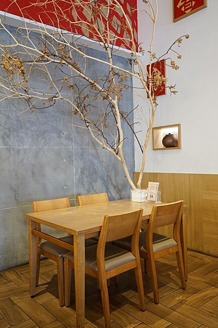 有春茶館｜超浮誇芒果冰開賣囉！還有不少新菜上市，必點糖醋燻鱸魚、青花椒牛小排板條、椒鹽鴨頭鴨翅，聚餐