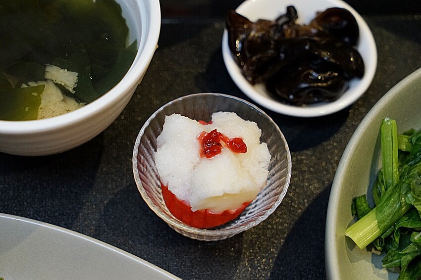 有春茶館｜超浮誇芒果冰開賣囉！還有不少新菜上市，必點糖醋燻鱸魚、青花椒牛小排板條、椒鹽鴨頭鴨翅，聚餐