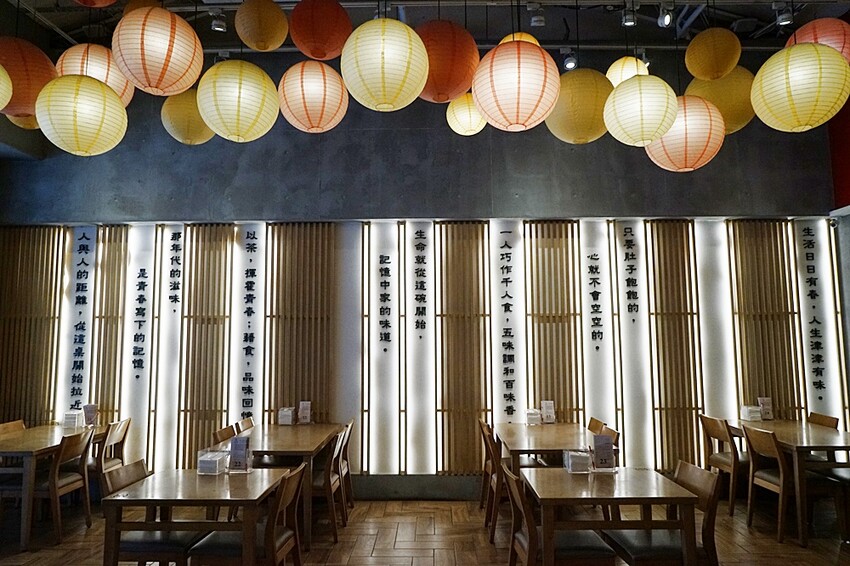 有春茶館｜超浮誇芒果冰開賣囉！還有不少新菜上市，必點糖醋燻鱸魚、青花椒牛小排板條、椒鹽鴨頭鴨翅，聚餐