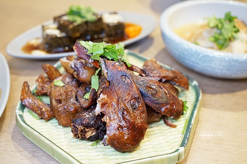 有春茶館｜超浮誇芒果冰開賣囉！還有不少新菜上市，必點糖醋燻鱸魚、青花椒牛小排板條、椒鹽鴨頭鴨翅，聚餐