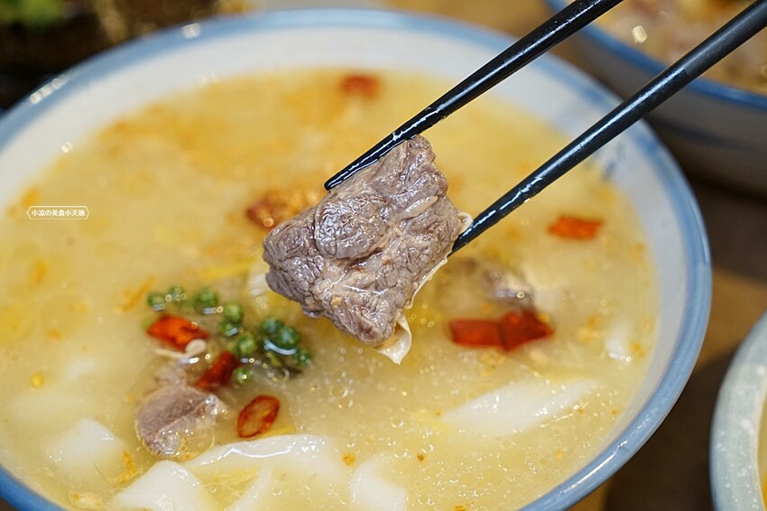 有春茶館｜超浮誇芒果冰開賣囉！還有不少新菜上市，必點糖醋燻鱸魚、青花椒牛小排板條、椒鹽鴨頭鴨翅，聚餐