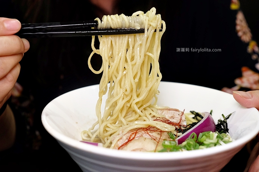 台中美食 | 麵屋聚。宵夜限定!隱藏版深夜系日式拉麵,一天只賣5小時! @蹦啾♥謝蘿莉 La vie heureuse