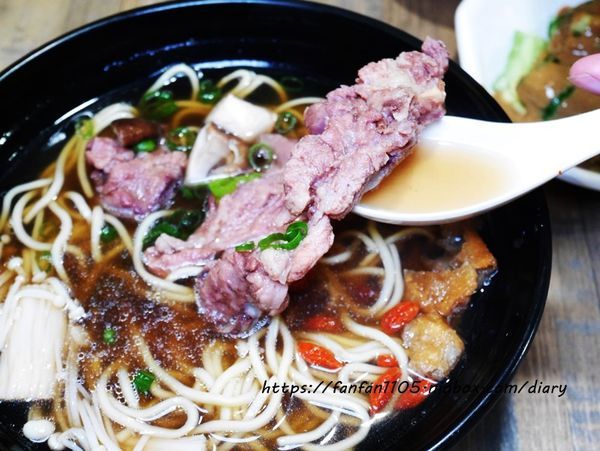 【信義區美食】星島海南雞飯 #海南雞飯 #黑蒜肉骨茶 #港式奶茶 #凍檸檬 #五分埔美食 (10).JPG