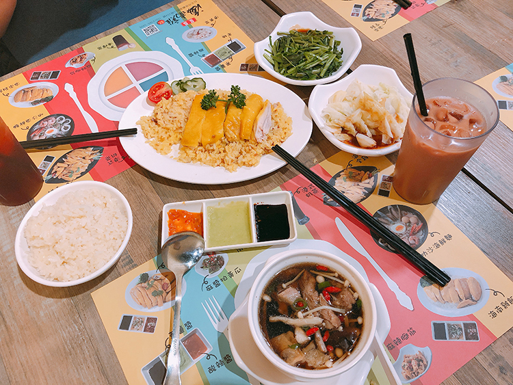 星島海南雞飯,海南雞飯,咖哩,肉骨茶,松山區美食,我不是他媽媽,慈惠宮,薑黃飯,港式奶茶,雞油飯,松山站美食,松山站平價美食,沙嗲,舒肥海南雞