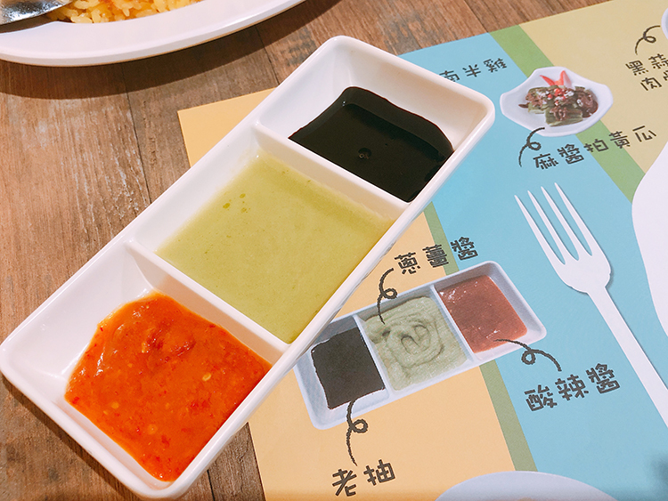 星島海南雞飯,海南雞飯,咖哩,肉骨茶,松山區美食,我不是他媽媽,慈惠宮,薑黃飯,港式奶茶,雞油飯,松山站美食,松山站平價美食,沙嗲,舒肥海南雞