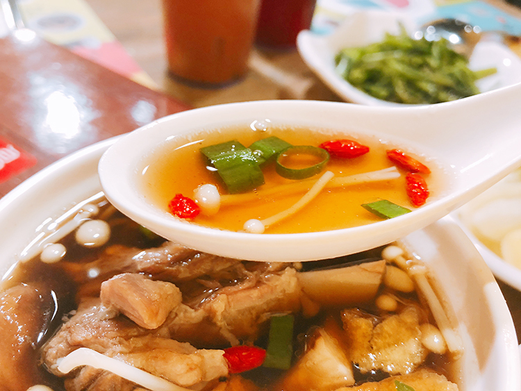 星島海南雞飯,海南雞飯,咖哩,肉骨茶,松山區美食,我不是他媽媽,南洋料理,凍檸茶,絲襪奶茶,五分埔商圈,五分埔美食,星馬美食,松山火車站,慈祐宮