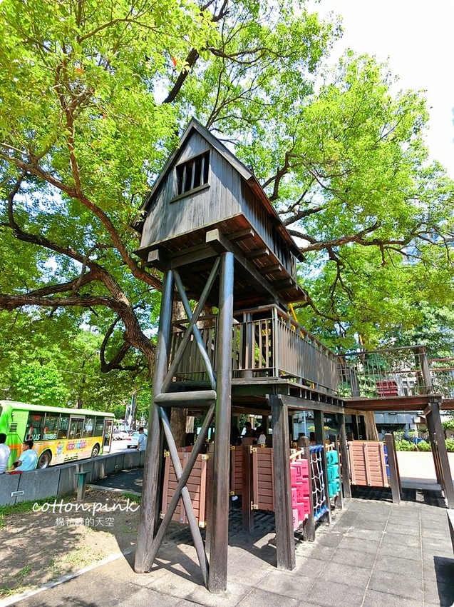 台中的公園太狂了！沙坑、溜滑梯不夠看～竟然還有樹屋！親子放電好去處～