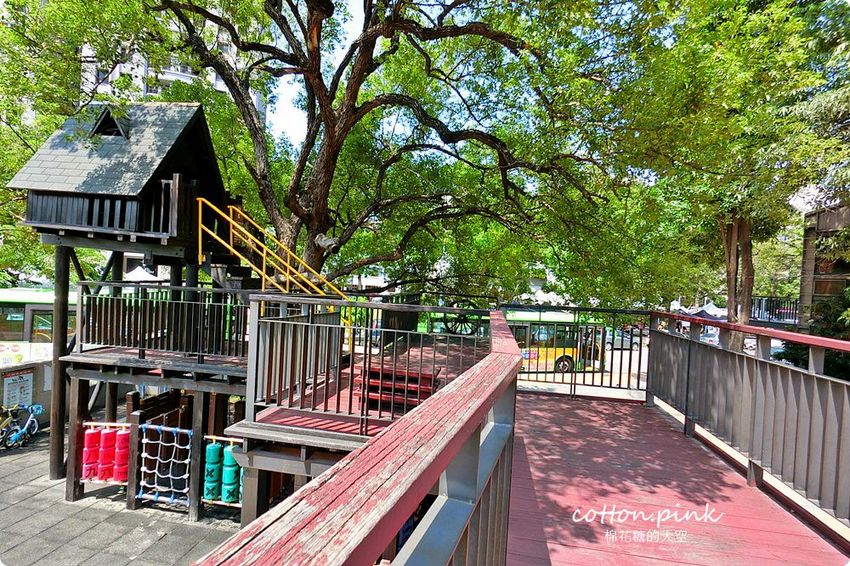 台中的公園太狂了！沙坑、溜滑梯不夠看～竟然還有樹屋！親子放電好去處～