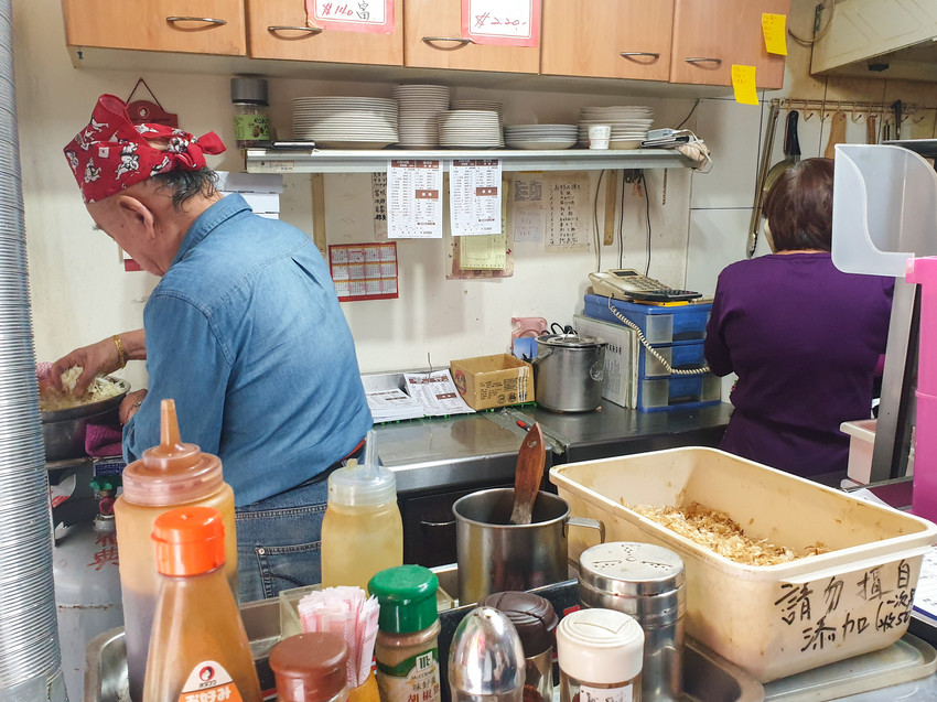 台北美食||紅葉日式愛好燒 お好み焼もみじ-古亭巷弄裡的小日本，用餐時間總是爆滿的正宗大阪燒||中正區、古亭美食