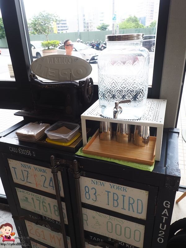 桃園中壢美食-花居樂花坊-在花店裡吃冰，在花店裡與你相遇 @民宿女王芽月-美食.旅遊.全台趴趴走