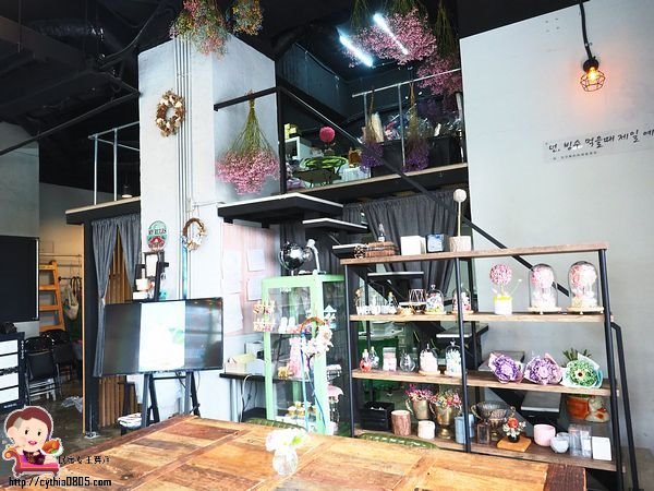 桃園中壢美食-花居樂花坊-在花店裡吃冰，在花店裡與你相遇 @民宿女王芽月-美食.旅遊.全台趴趴走