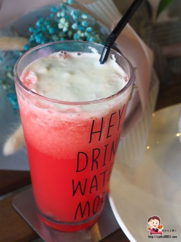 桃園中壢美食-花居樂花坊-在花店裡吃冰，在花店裡與你相遇 @民宿女王芽月-美食.旅遊.全台趴趴走