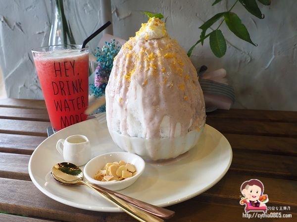 桃園中壢美食-花居樂花坊-在花店裡吃冰，在花店裡與你相遇 @民宿女王芽月-美食.旅遊.全台趴趴走