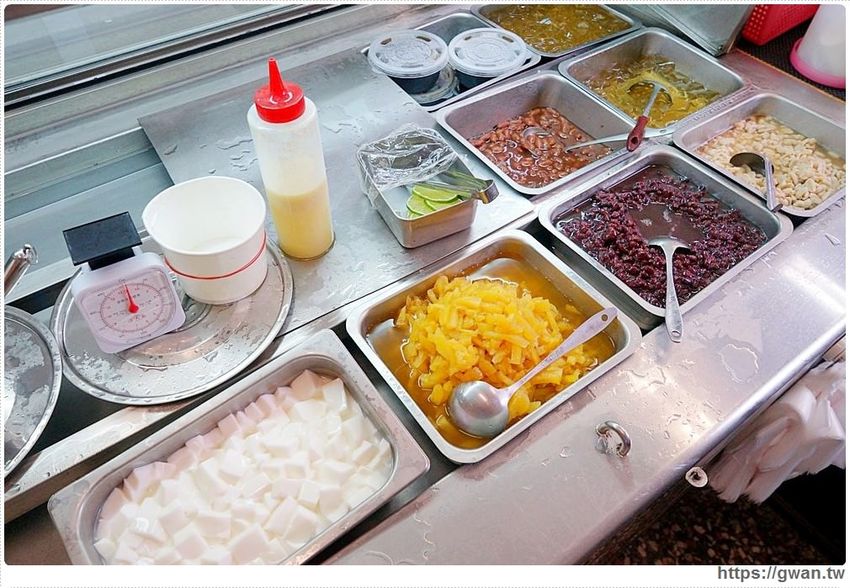 手工嫩仙草每天限量50碗,三種配料一個銅板有找!