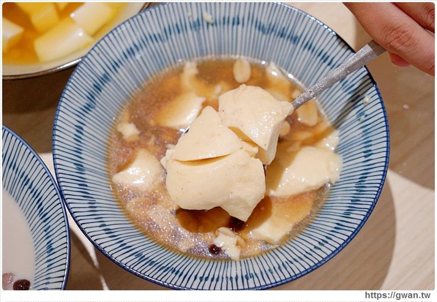 手工嫩仙草每天限量50碗,三種配料一個銅板有找!