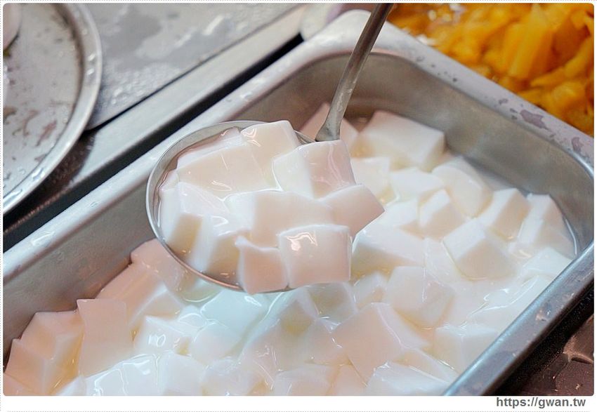 手工嫩仙草每天限量50碗,三種配料一個銅板有找!