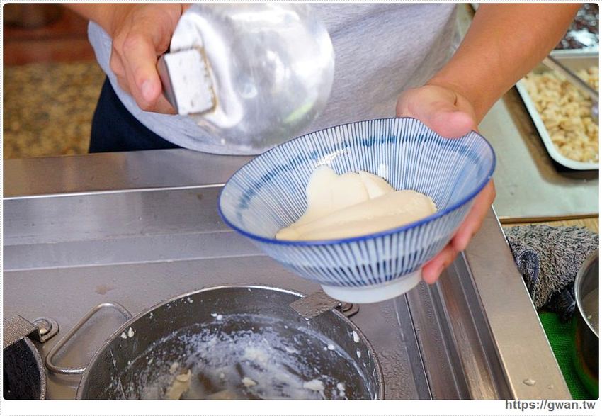 手工嫩仙草每天限量50碗,三種配料一個銅板有找!