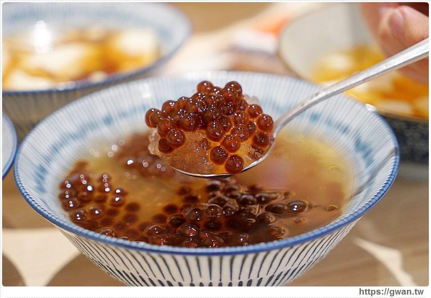 手工嫩仙草每天限量50碗,三種配料一個銅板有找!