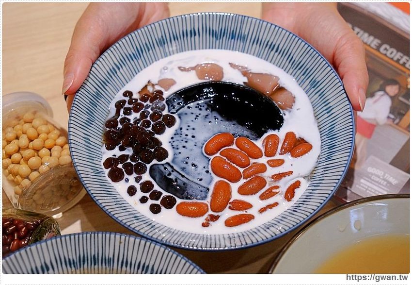 手工嫩仙草每天限量50碗,三種配料一個銅板有找!