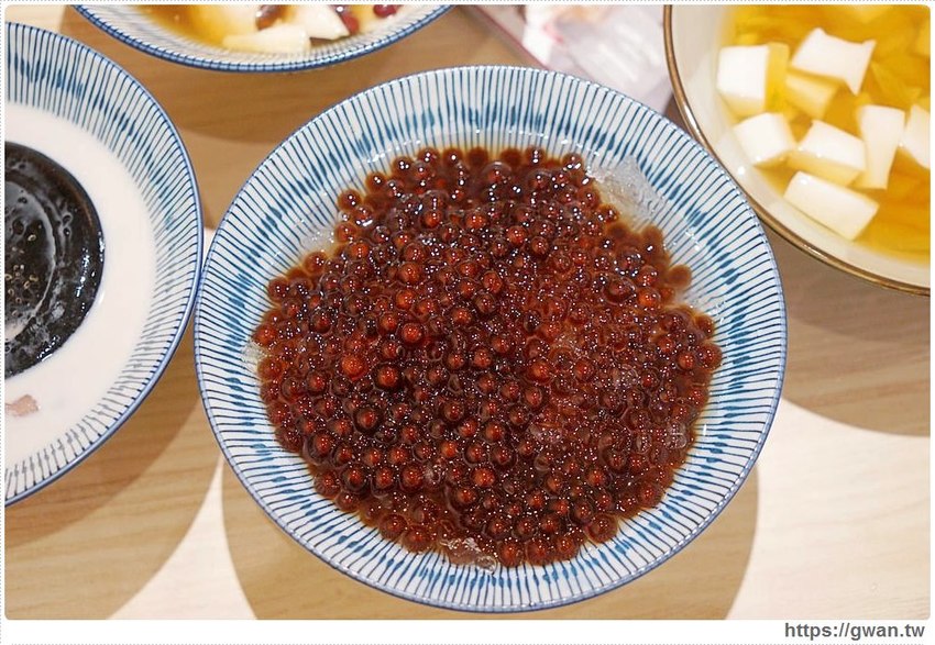 手工嫩仙草每天限量50碗,三種配料一個銅板有找!