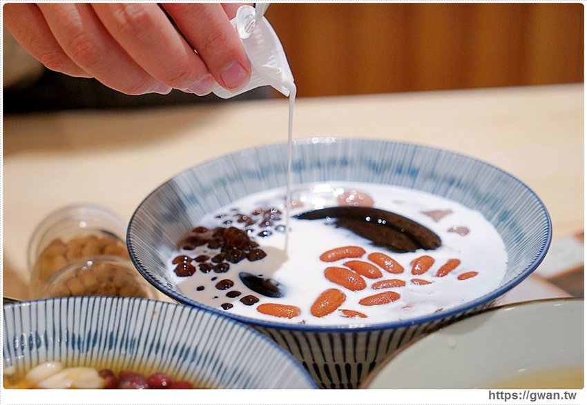 手工嫩仙草每天限量50碗,三種配料一個銅板有找!