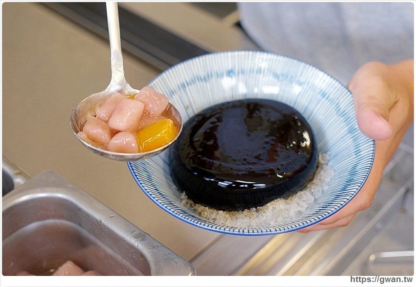 手工嫩仙草每天限量50碗,三種配料一個銅板有找!