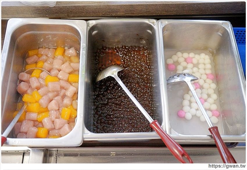 手工嫩仙草每天限量50碗,三種配料一個銅板有找!