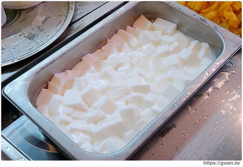 手工嫩仙草每天限量50碗,三種配料一個銅板有找!