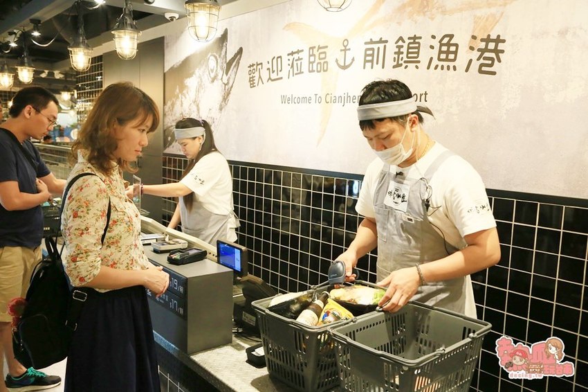 來超市吃火鍋囉!百貨公司內的火鍋宵夜場,想吃啥自己拿:祥富水產 - 熱血玩台南。跳躍新世界