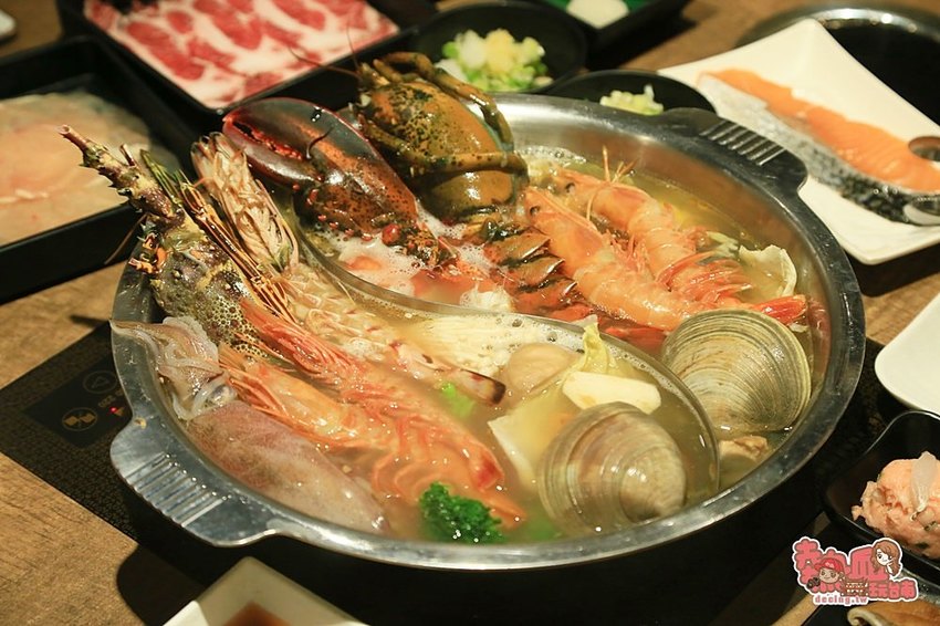 來超市吃火鍋囉!百貨公司內的火鍋宵夜場,想吃啥自己拿:祥富水產 - 熱血玩台南。跳躍新世界