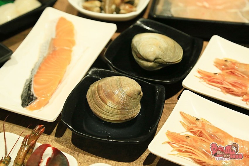 來超市吃火鍋囉!百貨公司內的火鍋宵夜場,想吃啥自己拿:祥富水產 - 熱血玩台南。跳躍新世界