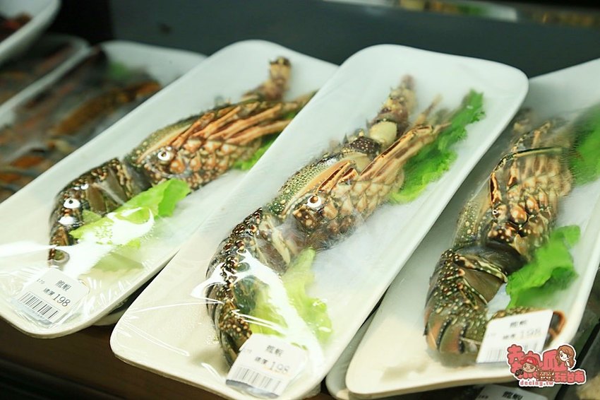 來超市吃火鍋囉!百貨公司內的火鍋宵夜場,想吃啥自己拿:祥富水產 - 熱血玩台南。跳躍新世界