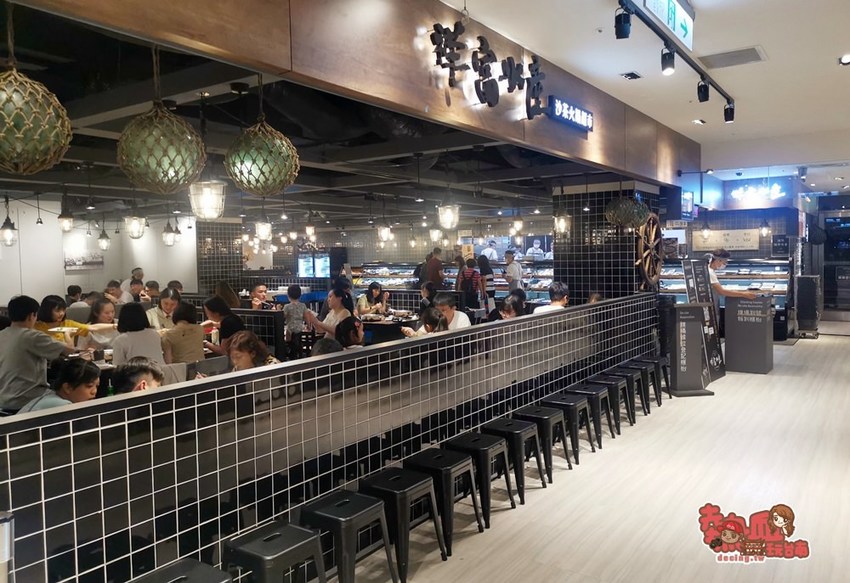 來超市吃火鍋囉!百貨公司內的火鍋宵夜場,想吃啥自己拿:祥富水產 - 熱血玩台南。跳躍新世界