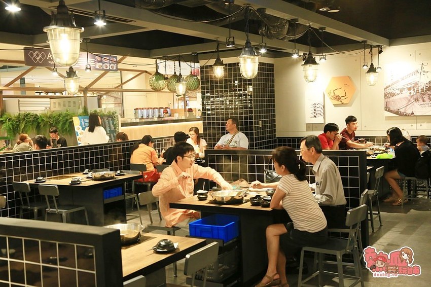 來超市吃火鍋囉!百貨公司內的火鍋宵夜場,想吃啥自己拿:祥富水產 - 熱血玩台南。跳躍新世界