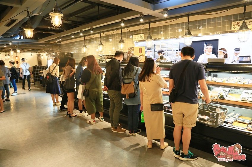 來超市吃火鍋囉!百貨公司內的火鍋宵夜場,想吃啥自己拿:祥富水產 - 熱血玩台南。跳躍新世界