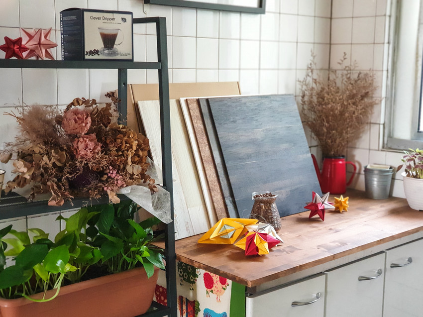 高雄美食||流浪咖啡Around Cafe-像家一般的舒適，藏在巷子裡的平價咖啡館||苓雅區、不限時咖啡廳