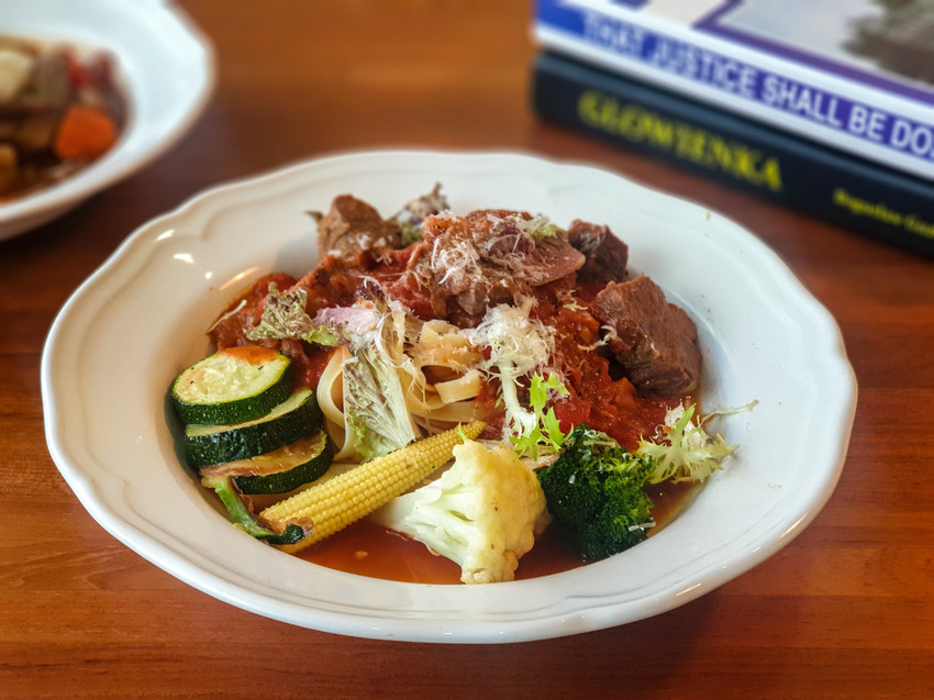 高雄美食||流浪咖啡Around Cafe-像家一般的舒適，藏在巷子裡的平價咖啡館||苓雅區、不限時咖啡廳