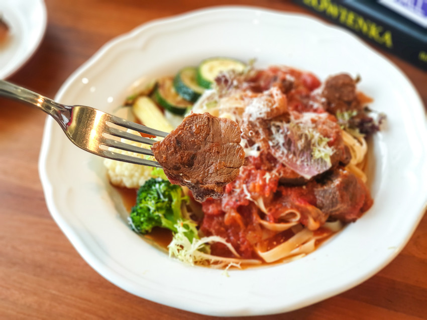 高雄美食||流浪咖啡Around Cafe-像家一般的舒適，藏在巷子裡的平價咖啡館||苓雅區、不限時咖啡廳