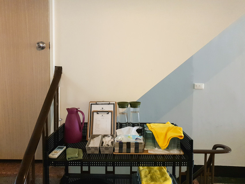 高雄美食||流浪咖啡Around Cafe-像家一般的舒適，藏在巷子裡的平價咖啡館||苓雅區、不限時咖啡廳