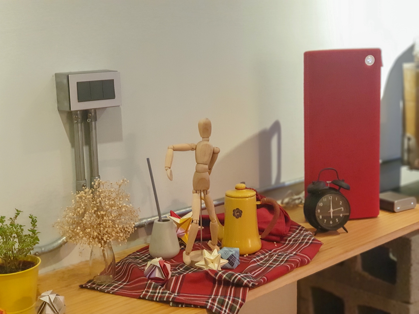 高雄美食||流浪咖啡Around Cafe-像家一般的舒適，藏在巷子裡的平價咖啡館||苓雅區、不限時咖啡廳