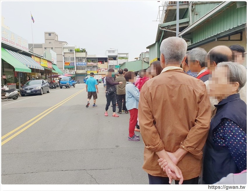扯翻天!!清晨6點排隊買不到,媒體說的15元肉粽底加啦~