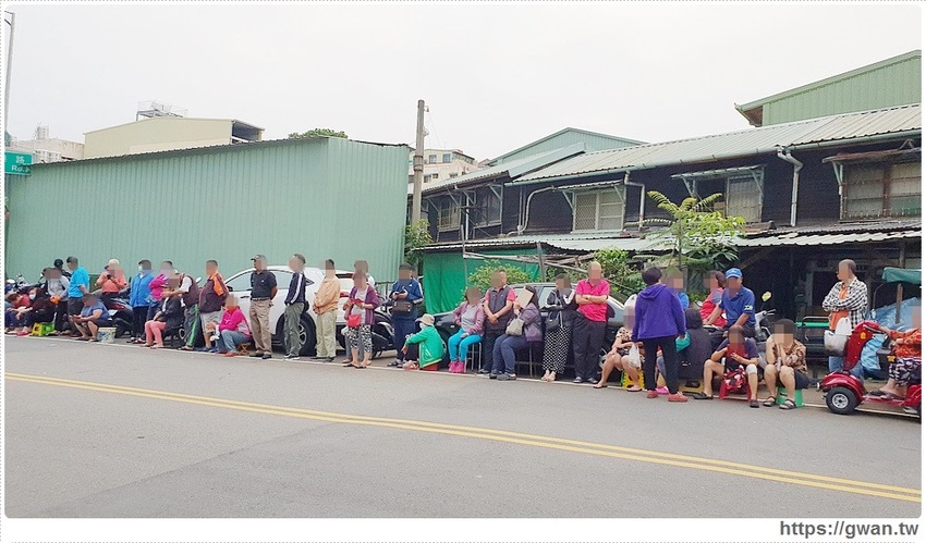 扯翻天!!清晨6點排隊買不到,媒體說的15元肉粽底加啦~