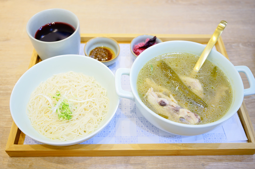 台北｜龍涎居好湯 來一碗雞湯暖心暖胃！龍涎居2.0版二代店 永康商圈美食推薦！