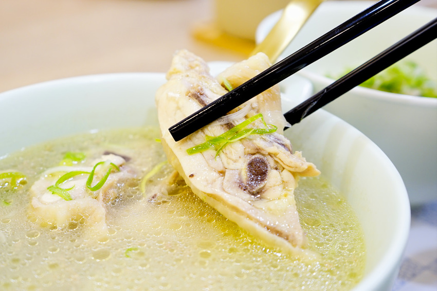 台北｜龍涎居好湯 來一碗雞湯暖心暖胃！龍涎居2.0版二代店 永康商圈美食推薦！