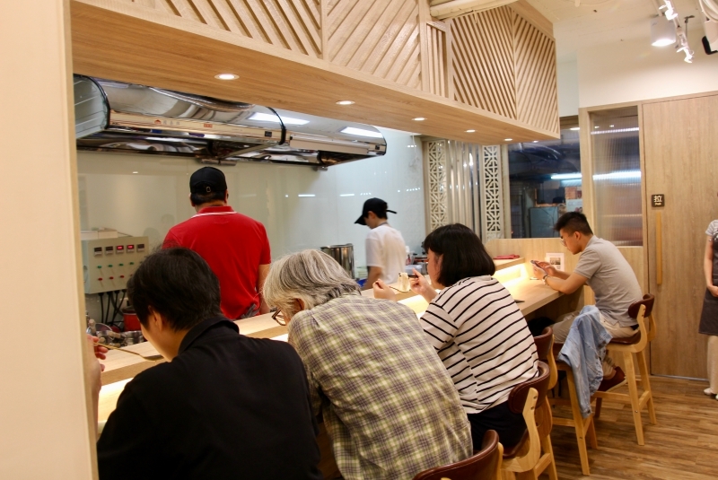 [台北]東門站永康街美食推薦 龍涎居好湯 傳說中的好喝剝皮辣椒雞湯