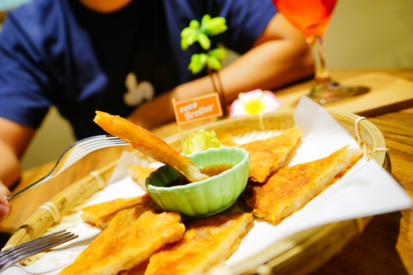 台北｜大直美食 老椰兄新泰式料理(ATT 4 Recharge) 泰式打拋豬冰花煎餃、南洋火鍋、泰國椰子冰推薦！